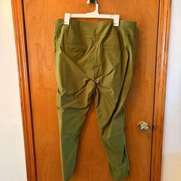 New XXL New York & Company Olive Green Pants Elastic Waist - Picture 2 of 3